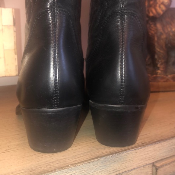 ❤️❤️ SOLD❤️❤️ Black Cowboy Boots in EUC - Picture 4 of 9